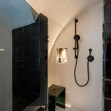 Apartment Guesthost - Vaulted In The Heart Of