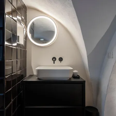 Apartment Guesthost - Vaulted In The Heart Of