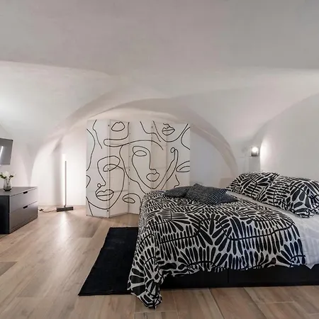 Guesthost - Vaulted In The Heart Of Apartment