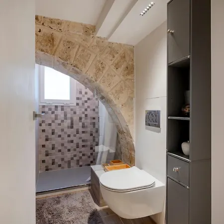 Apartment Guesthost - Vaulted In The Heart Of