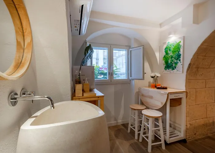 Apartment Guesthost - Vaulted In The Heart Of *