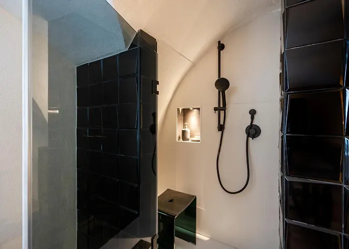 Apartment Guesthost - Vaulted In The Heart Of