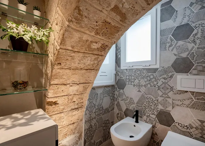 Guesthost - Vaulted In The Heart Of Apartment *