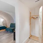 Guesthost - Vaulted In The Heart Of