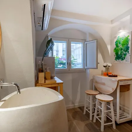 شقة Guesthost - Vaulted In The Heart Of *