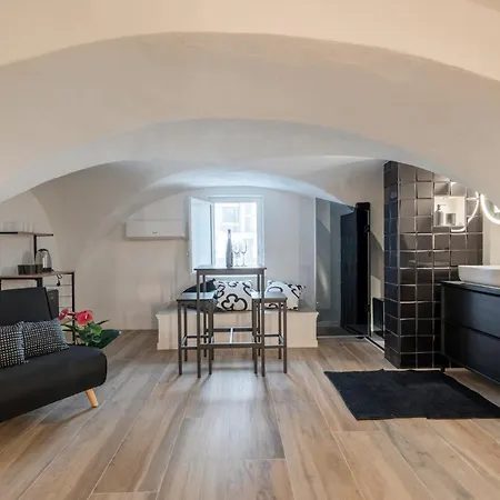 Guesthost - Vaulted In The Heart Of شقة *